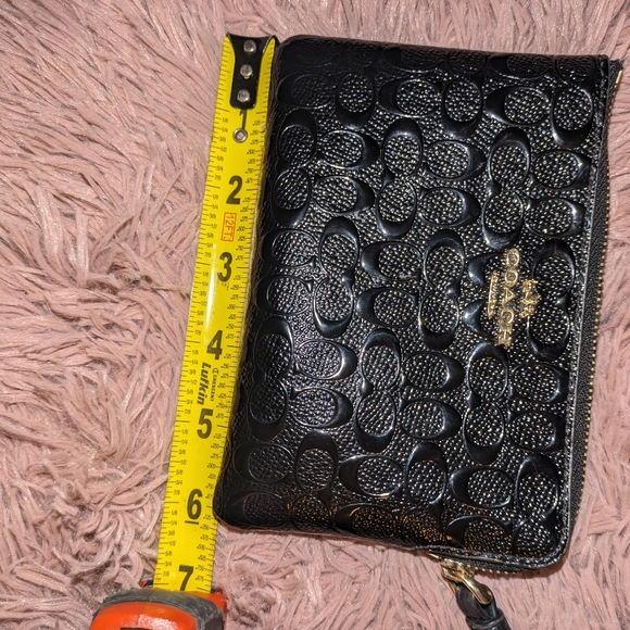 COACH WRISTLET. BLACK WITH SHINY C SIGNATURE - Picture 6 of 8